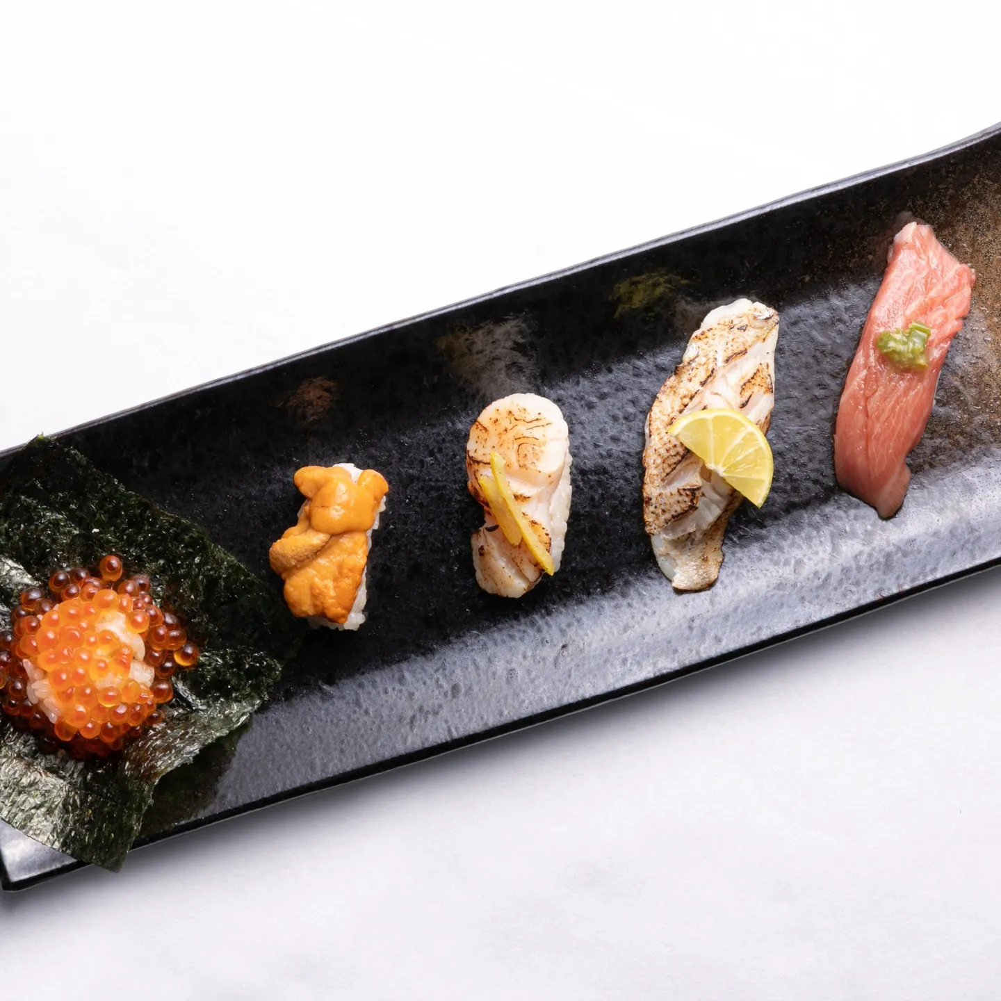 今日は、特別な一皿を楽しむ日にしてみませんか？🍣✨ 回転寿司...