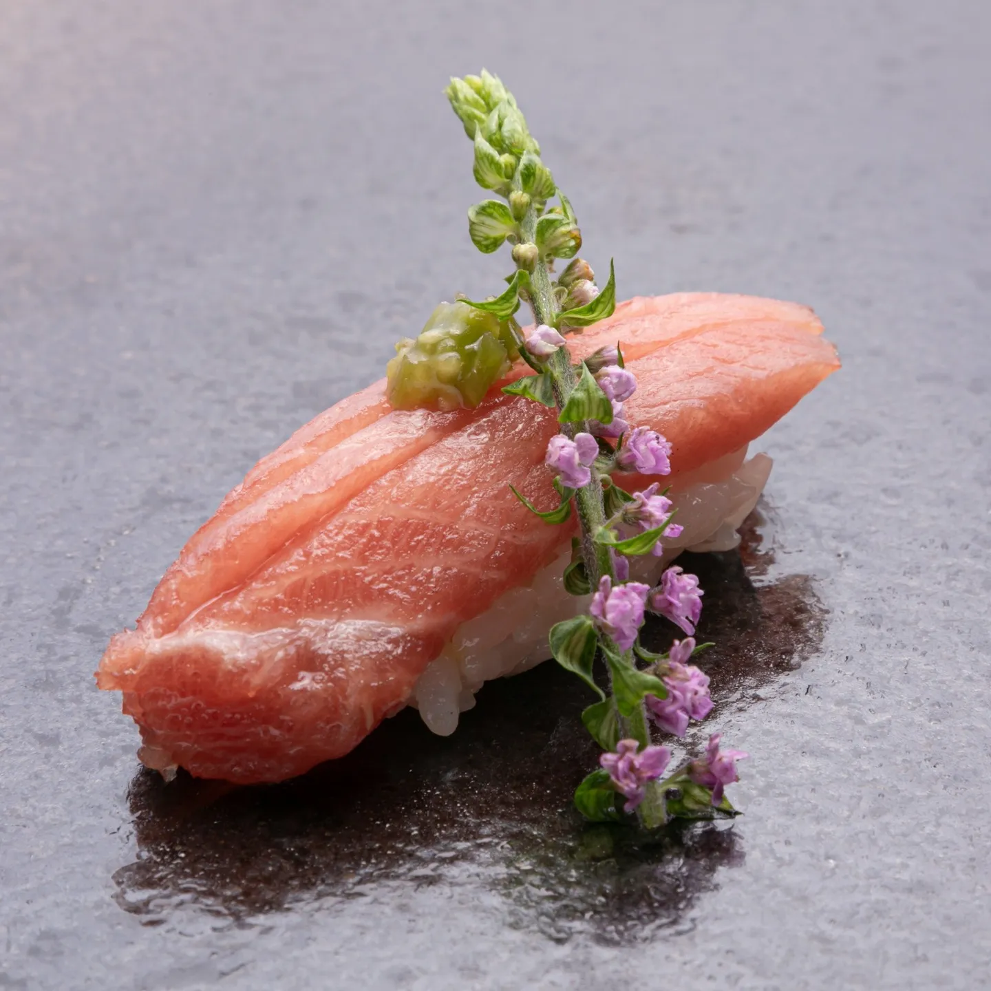 本日のおすすめは、当店の秘伝レシピで仕込んだ「熟成赤酢」が決...