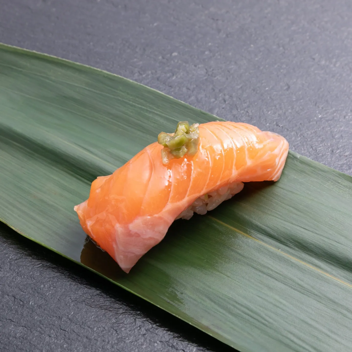 美味しさを極めるために、私たちの職人が心を込めて握る本格江戸...