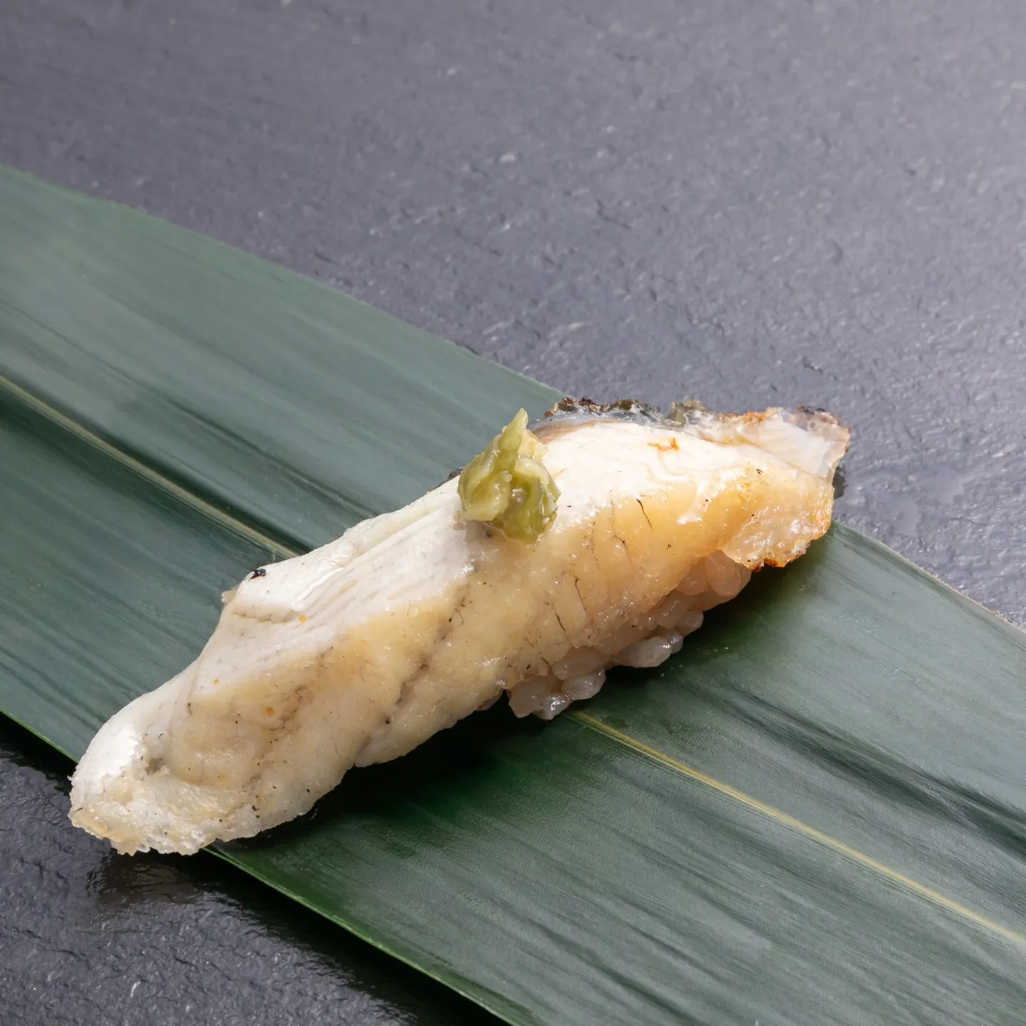 新鮮なネタで握るお寿司をリーズナブルに楽しめる回転寿司店へよ...