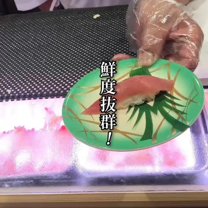落ち着いた和の空間で、職人が一貫一貫丁寧に握る絶品寿司を堪能...